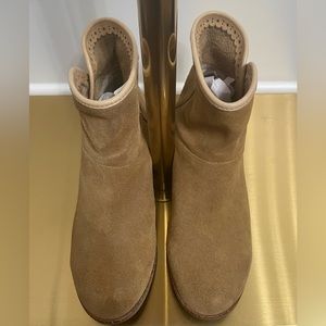 UGG Chestnut Darling Suede Ankle Booties Size 5.5